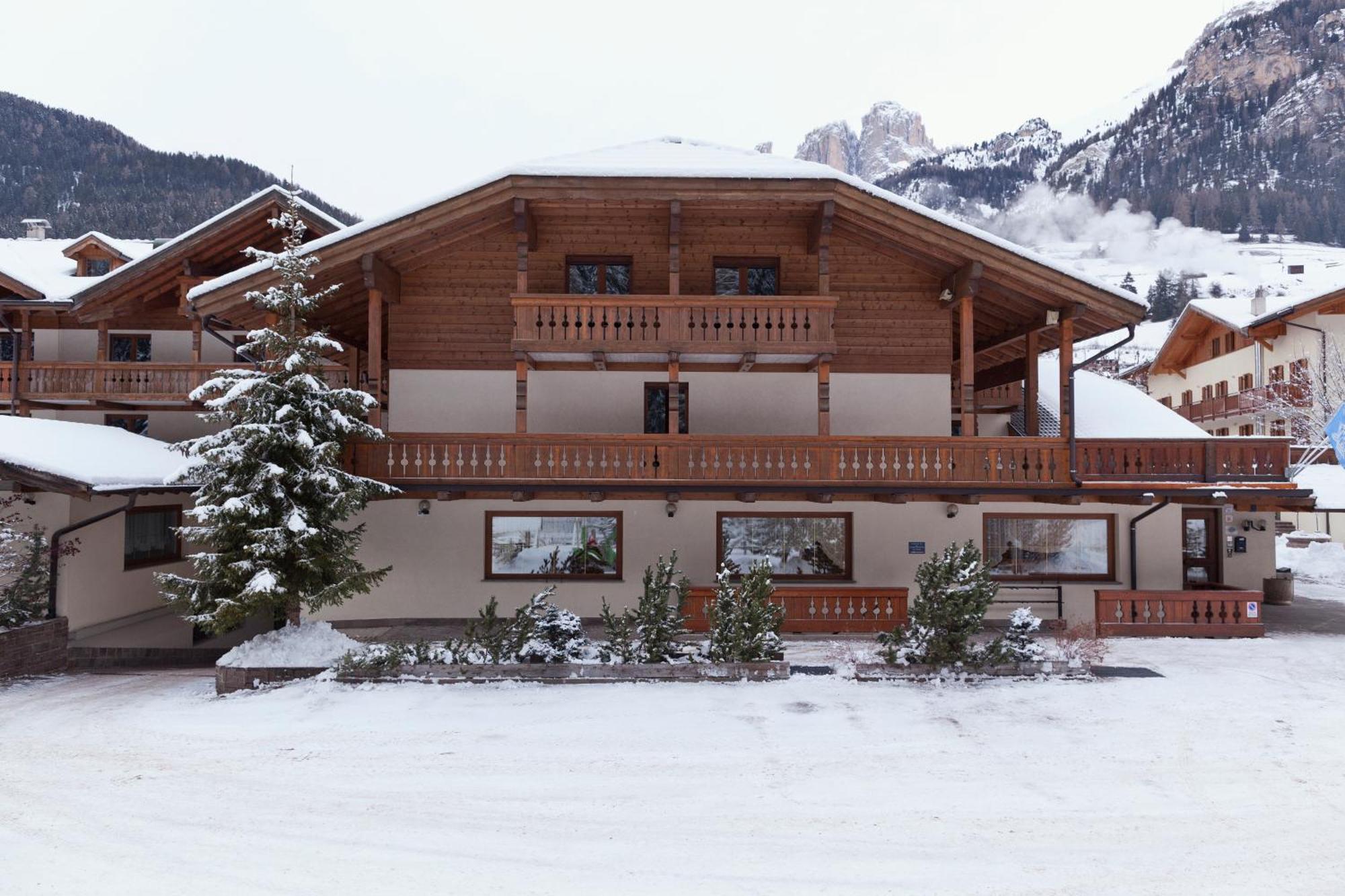 Hotel Sella Ronda Serenella Campitello di Fassa Exterior photo